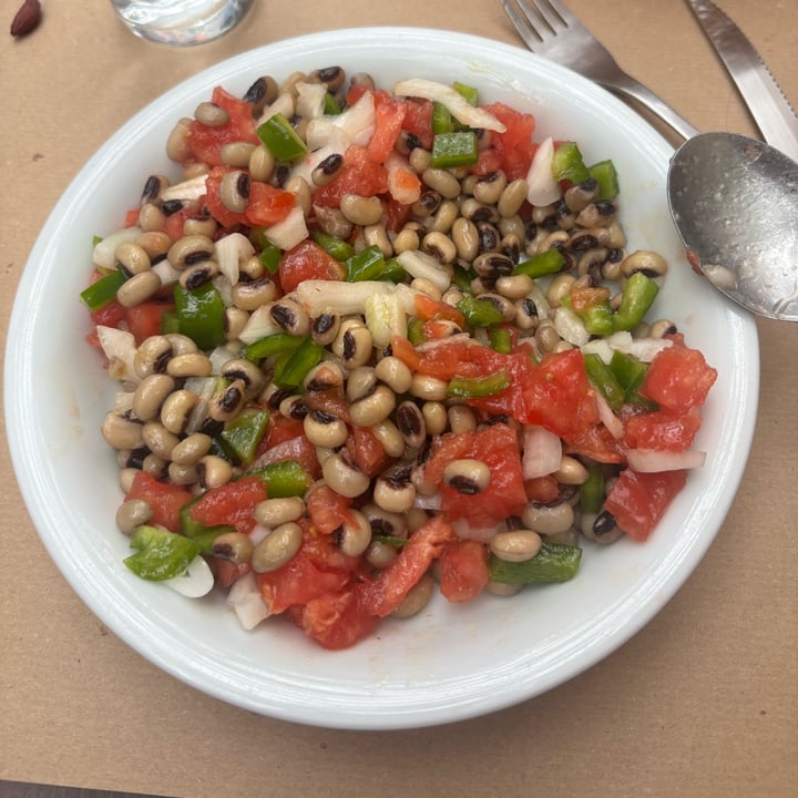 photo of Το Σπιτικό Γαλακτομπούρεκο black eyes peas salad shared by @shadiamatz on  25 May 2025 - review
