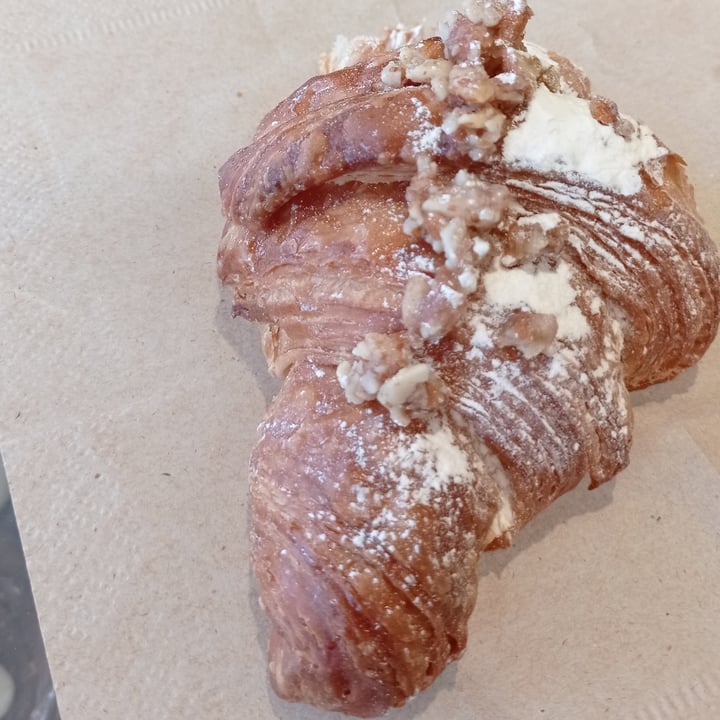 photo of Craft Vegan Bakery Palermo Soho medialuna de hojaldre rellena crema de almendras shared by @malalafontan on  17 Aug 2023 - review