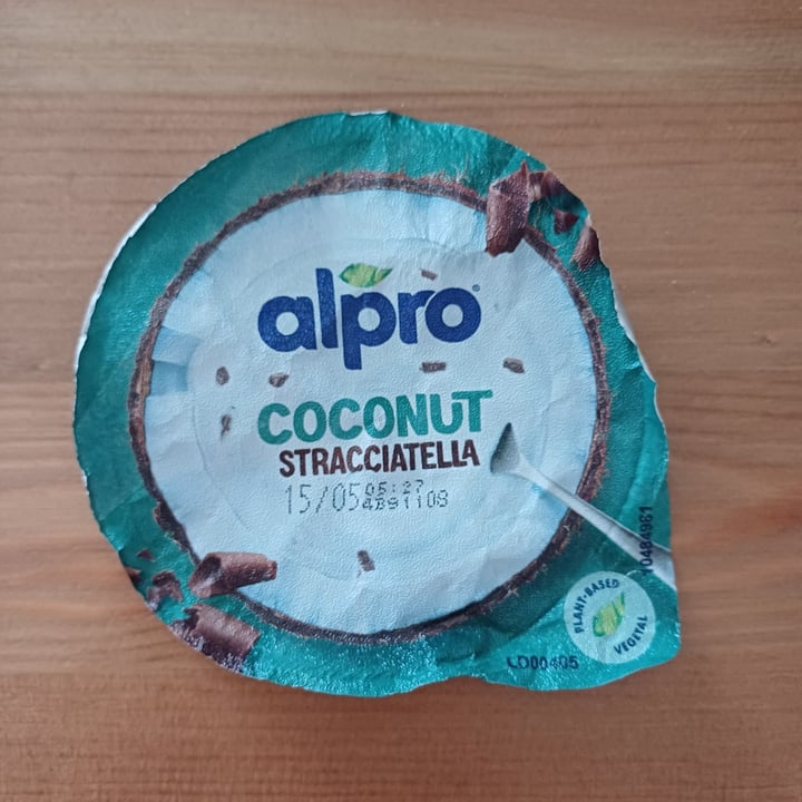 photo of Alpro yogurt coconut stracciatella shared by @lapaola on  27 Apr 2024 - review