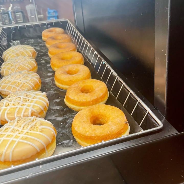 photo of Dunkin' Brugge Station Original Glazed shared by @jeanne-marie on  02 Jul 2024 - review