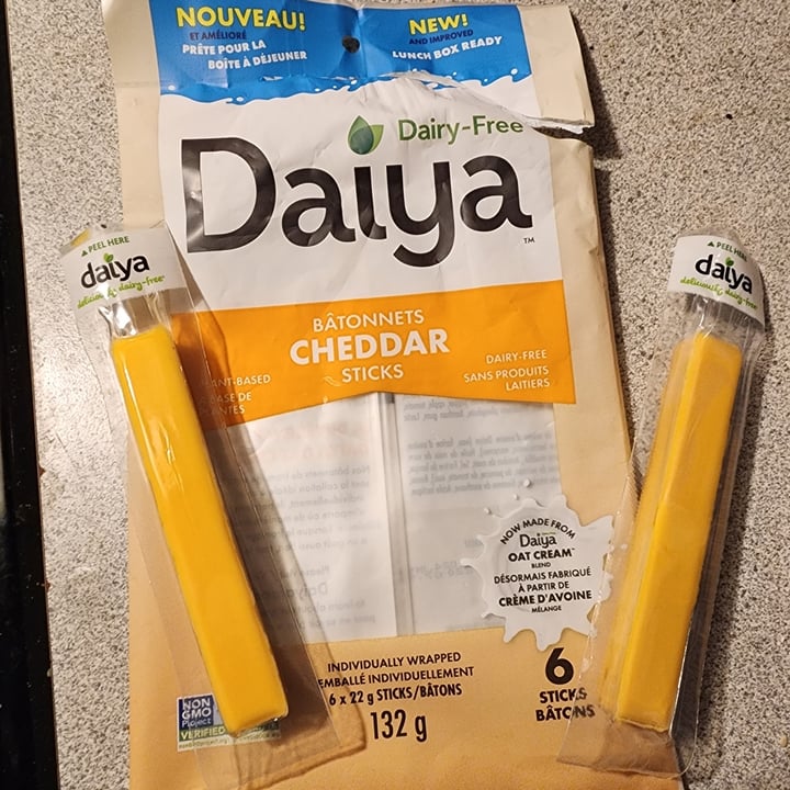 photo of Daiya Cheese sticks Cheddar Style shared by @veganelduderino on  25 Dec 2023 - review