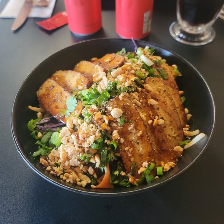 photo of L’ATELIER 631 Bowl thaï vegan shared by @charlottecobblepot on  15 May 2025 - review