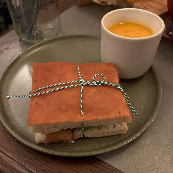 photo of The Sister Brussels Café Focaccia Avocado And Bacon shared by @emmearn on  31 Dec 2023 - review