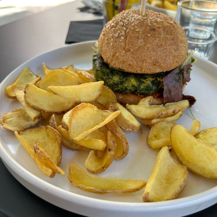 photo of B-liv Veggy burger shared by @emmearn on  08 Oct 2023 - review