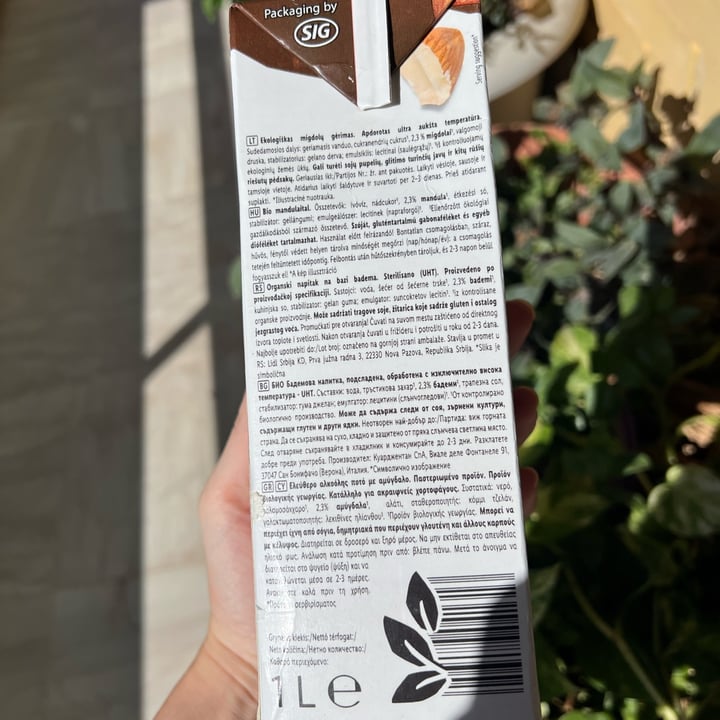 photo of Vemondo Bio Almond Sweetened shared by @annamiou on  03 Oct 2025 - review