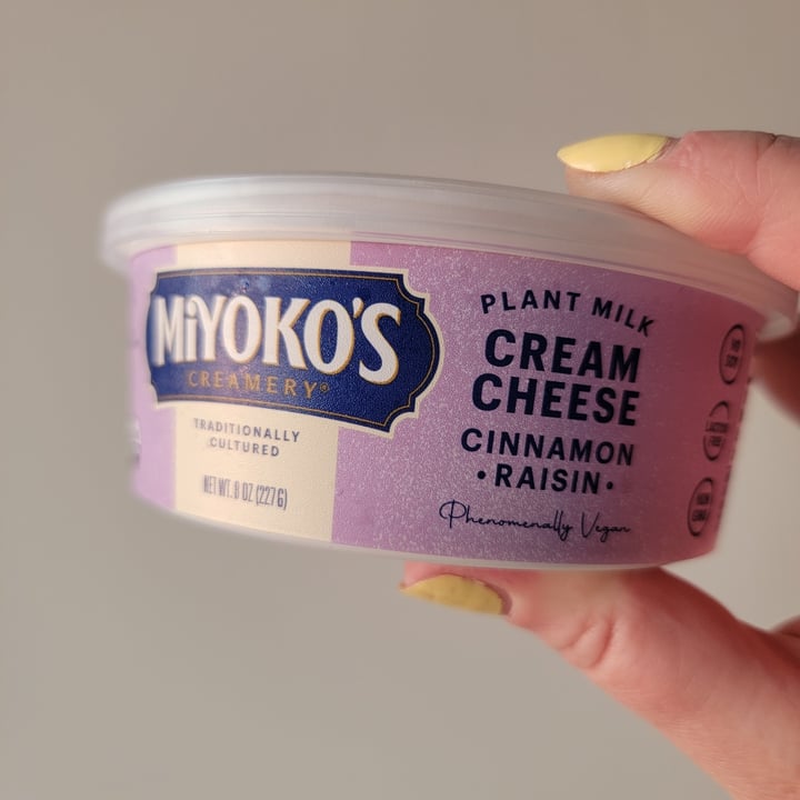 photo of Miyoko's Creamery Cashew Milk Cream Cheese Cinnamon Raisin shared by @joyfullforgood on  24 Jul 2024 - review