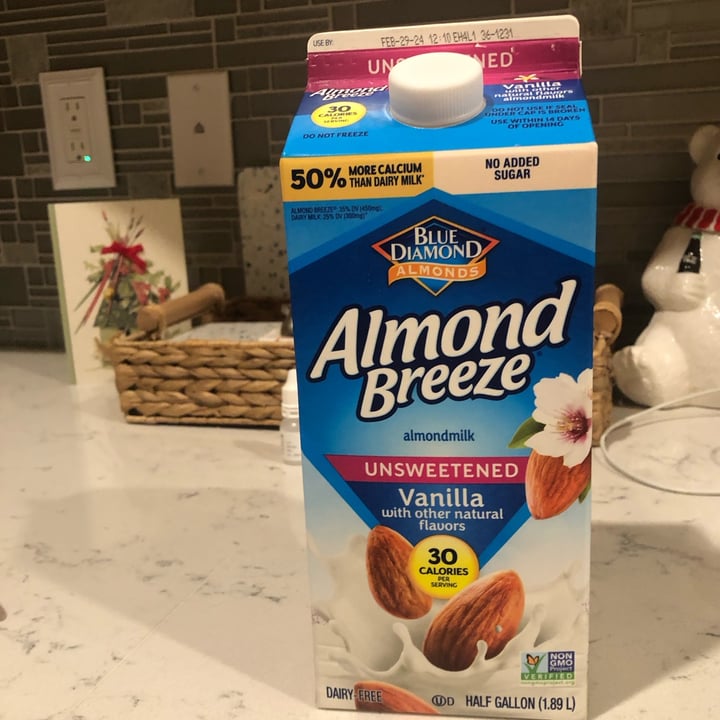 photo of Almond Breeze almond and oat milk shared by @bebo9929 on  21 Dec 2023 - review