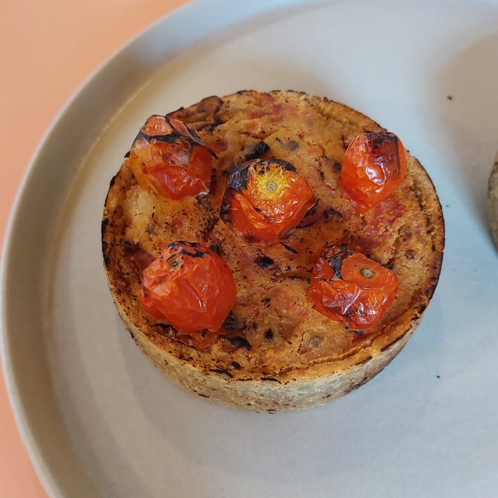 photo of JACA BÔ-AH Quiche De Tomate Confit shared by @jcasati on  08 May 2024 - review
