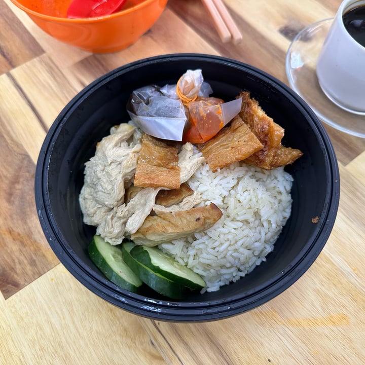 photo of Blue Boy Vegetarian Food Centre Chinese Vegetarian Chicken Rice shared by @dafnelately on  06 Mar 2024 - review