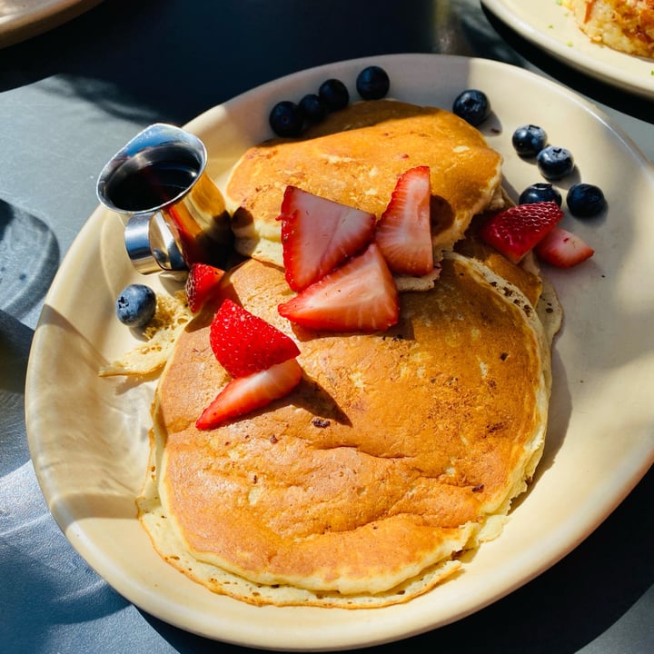 photo of Snooze an A.M. Eatery Vegan Bliss Pancakes shared by @curvycarbivore on  06 May 2024 - review