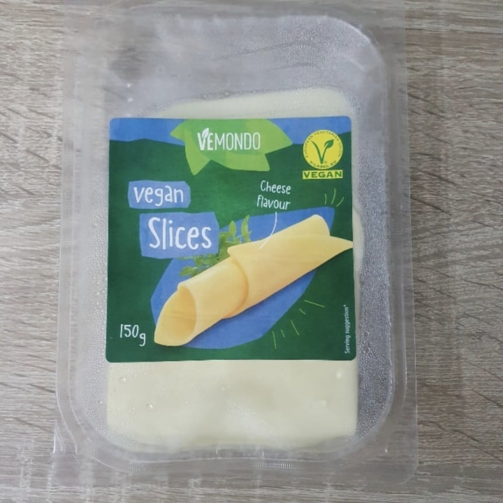 photo of Vemondo Vegan Slices Cheese Flavor shared by @miriam27 on  11 Sep 2023 - review