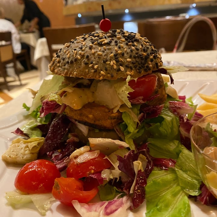 photo of Ristorante Pizzeria Il Braciere vegan burger shared by @whatthefuck on  11 Nov 2023 - review