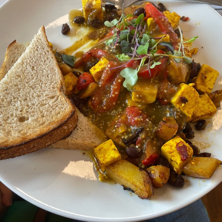 photo of Lucky's Cafe Tofu Scramble shared by @dinaaa on  18 Aug 2024 - review