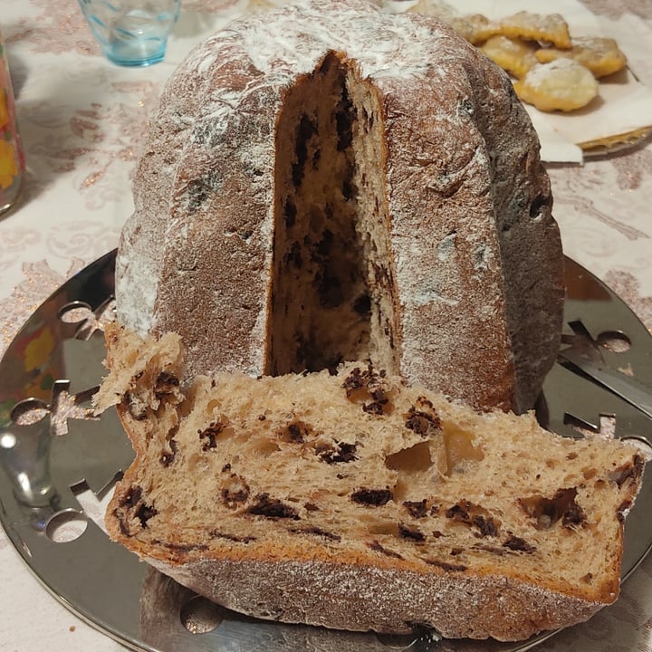 photo of Pasticceria Naturalmente Merci pandolce con gocce di cioccolato shared by @erisdelarge on  04 Jan 2024 - review