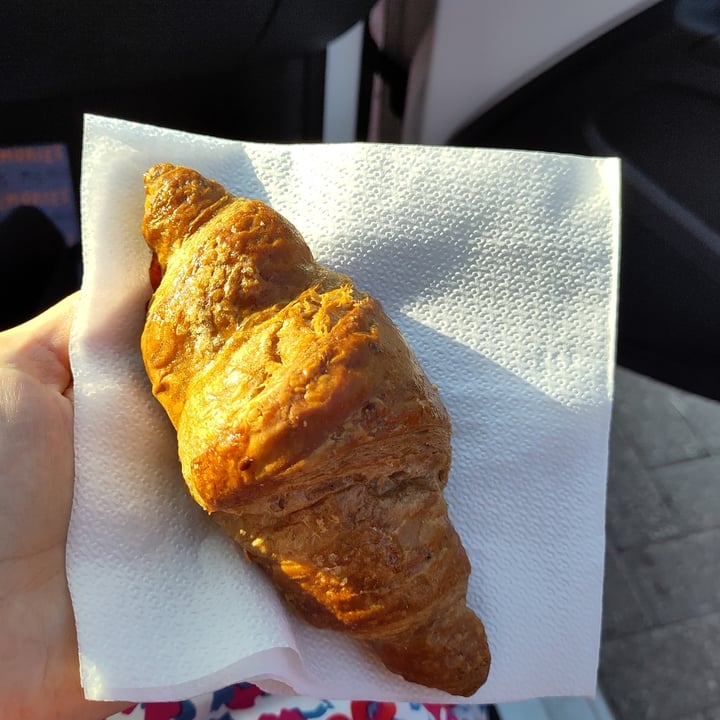 photo of Conad - Supermarket Croissant Vegano Mirtillo E Fiori Di Sambuco shared by @bettazara on  28 Jul 2024 - review