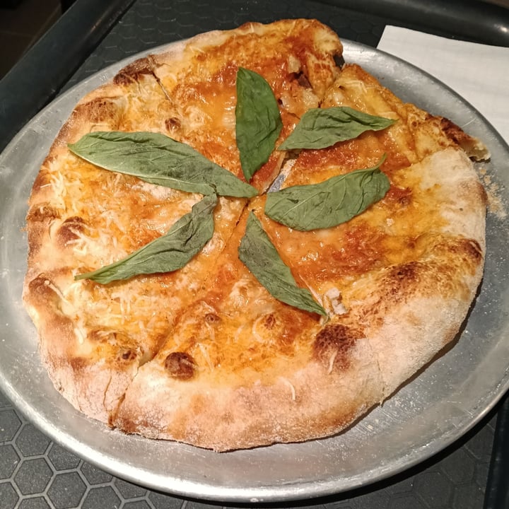 photo of Hervíboro Cocina Vegana Pizza Margarita shared by @kathoardila on  20 Jan 2025 - review