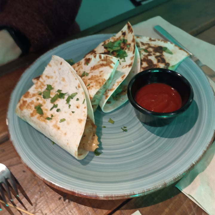 photo of Amarre 69 Chick quesadillas shared by @rubenus on  09 Mar 2024 - review