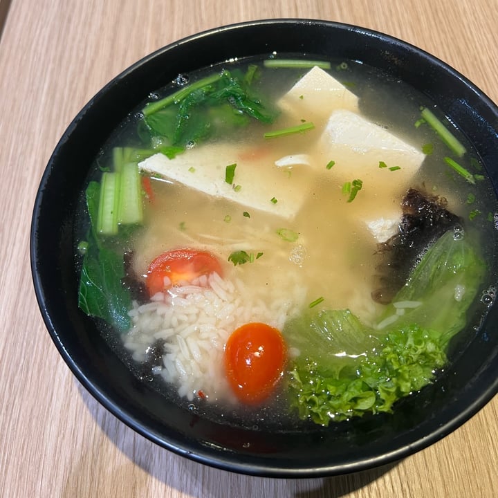 photo of Kale by KangSu @ Midpoint Orchard Teow Chew Fish Porridge 潮州魚糜 shared by @consciouscookieee on  11 Oct 2025 - review