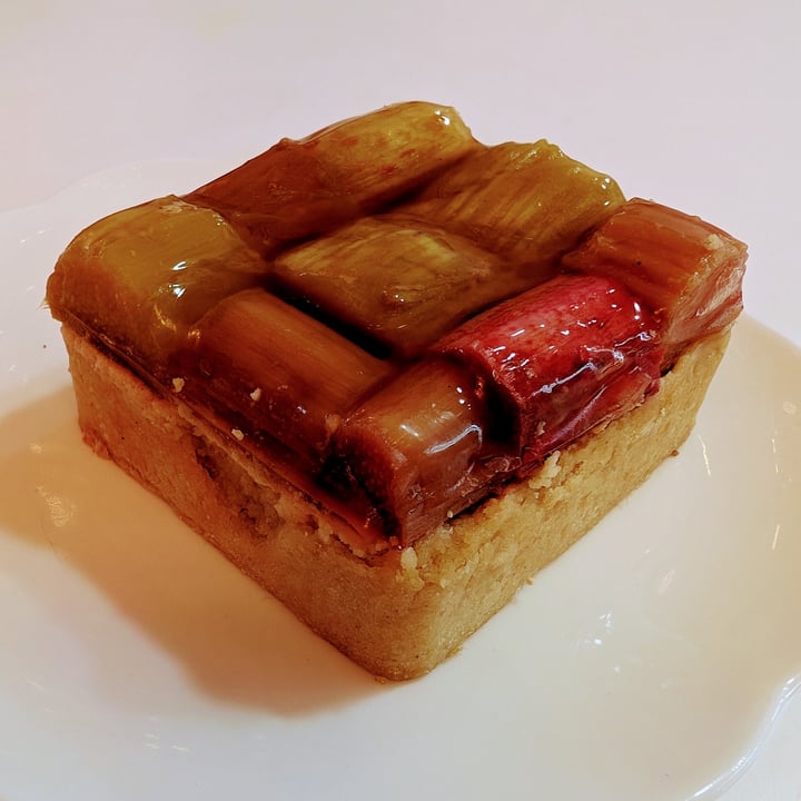 photo of cream.dream Rhubarb Tart With Almond shared by @stevenneoh on  17 May 2024 - review