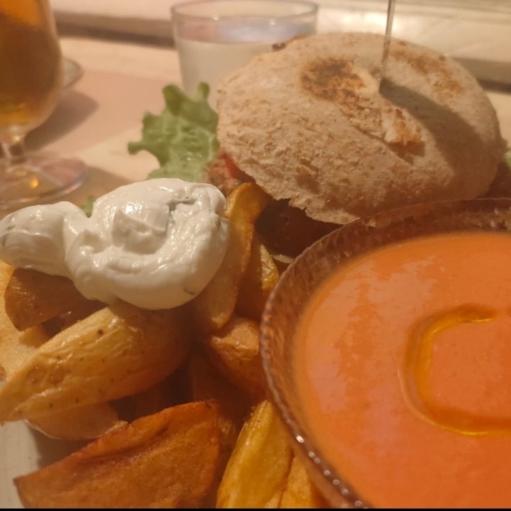 photo of Viva Burger Burger Queen shared by @bitauniverse on  22 Sep 2025 - review