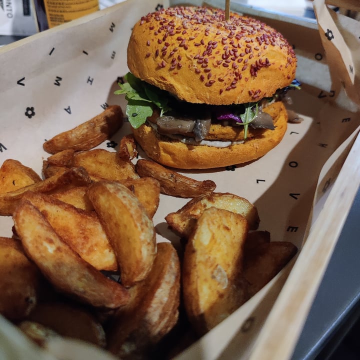 photo of Flower Burger Botanical Burger shared by @lukasser on  06 Oct 2023 - review