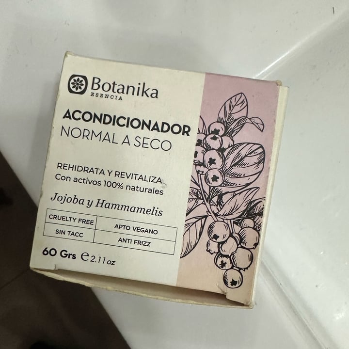 photo of Botanika Esencia ACONDICIONADOR NORMAL A SECO (sólido) shared by @nicook on  26 Nov 2023 - review