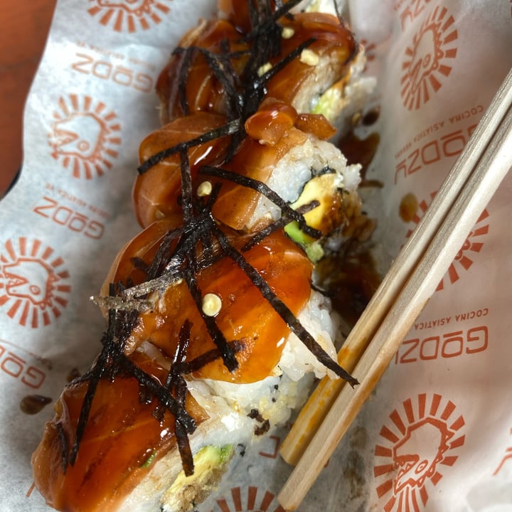 photo of Godzu Cocina Asiática Salmon Roll shared by @patrisse on  06 Jan 2024 - review