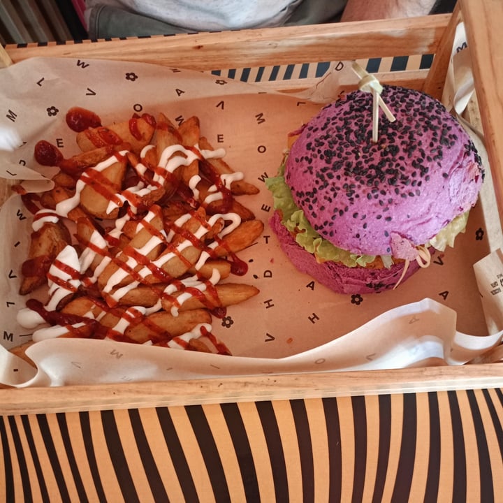 photo of Flower Burger cherry bomb shared by @alessiadb on  22 Sep 2023 - review