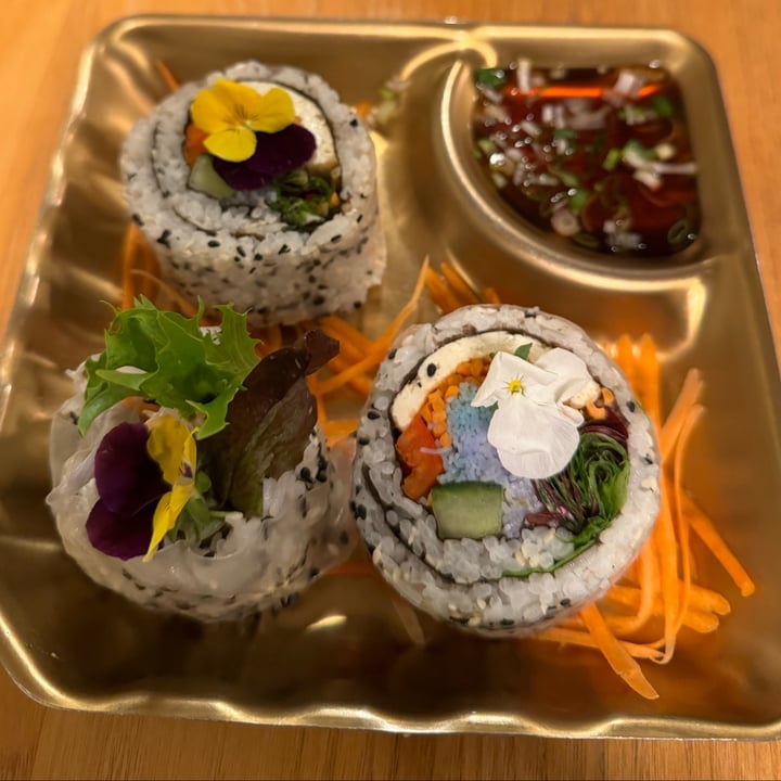photo of Plants of Roselyn Dahlia Seaweed Sushi Roll shared by @whitemalteser25 on  26 Apr 2024 - review