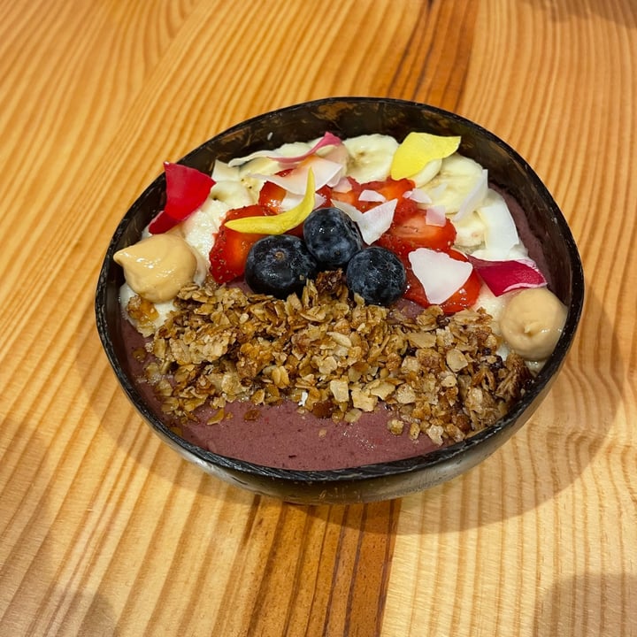 photo of The Flower Bar - Healthy Kitchen Açai Bowl shared by @sara18 on  05 Oct 2024 - review