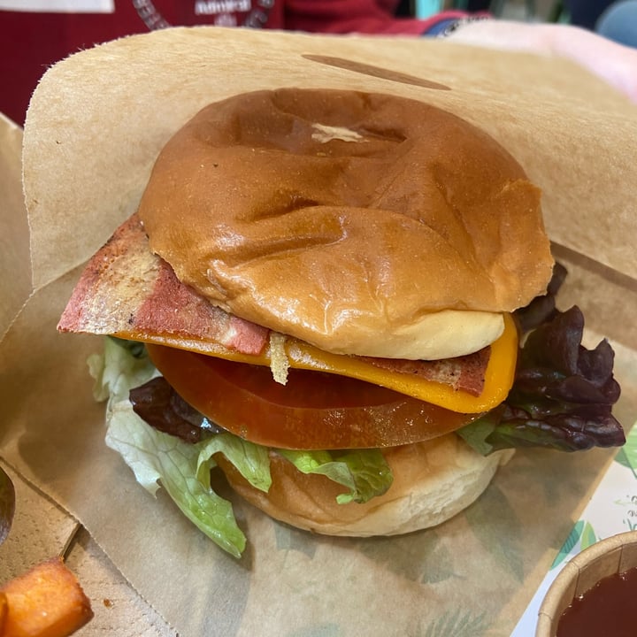 photo of Khambú Hamburguesa Indiana shared by @simonaalbanese on  10 Apr 2025 - review