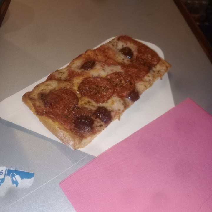 photo of New Freedom Cakes Café Pizza pepperoni picante shared by @txema on  04 Feb 2024 - review