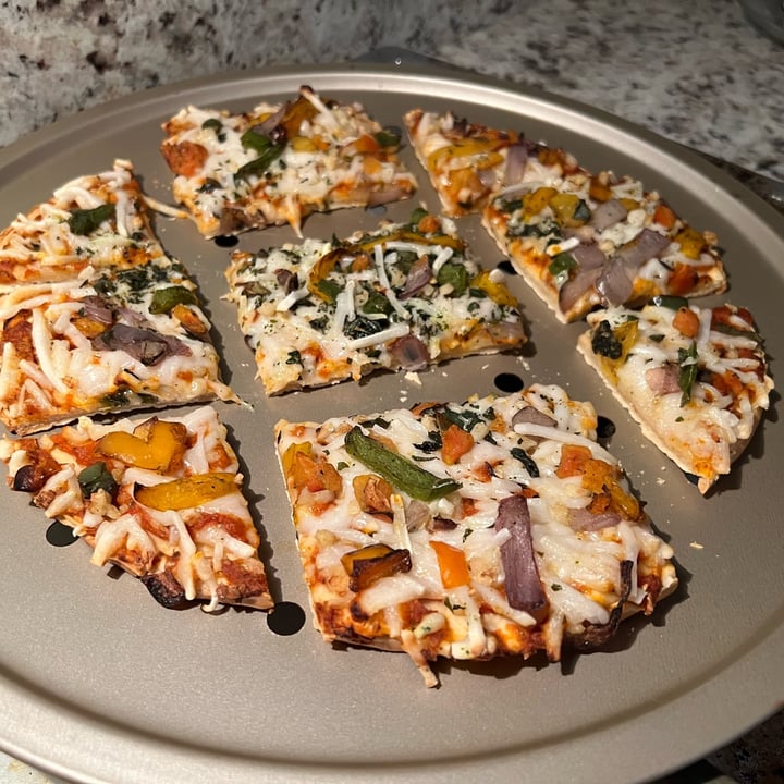 photo of Daiya Fire-Roasted Vegetable Pizza shared by @ksvegan17 on  28 Aug 2023 - review