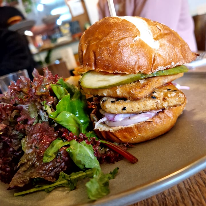 photo of Vegivores Satay Slay Burger shared by @poppymay23 on  13 Oct 2024 - review