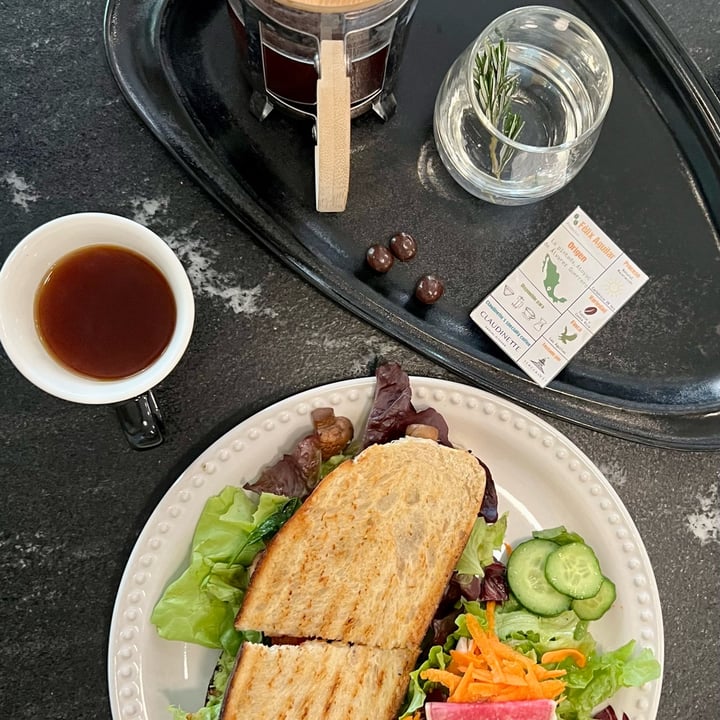 photo of Claudinette Veggie sandwich shared by @llarranaga on  05 Oct 2024 - review
