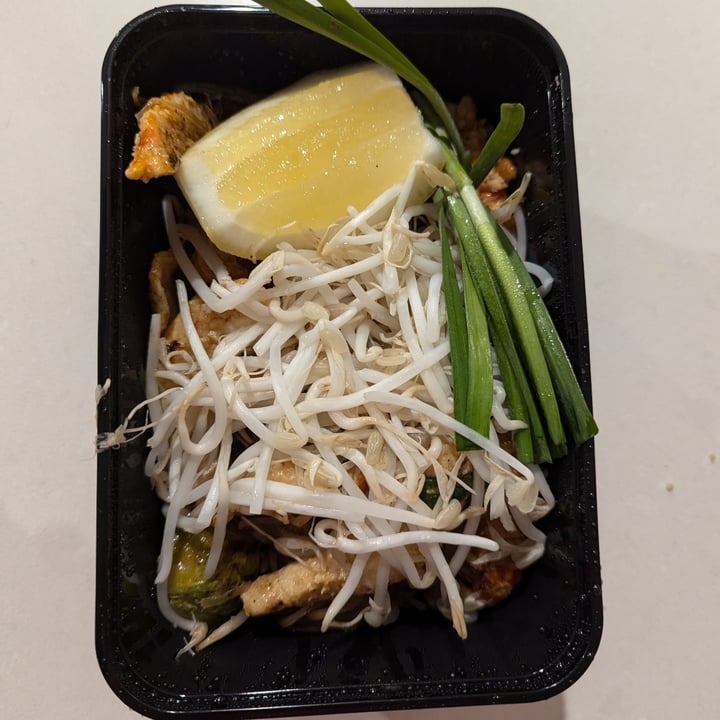 photo of Ummarin Thai Restaurant Vegan Pad Thai With Vegan Prawns shared by @cruzilla on  03 Oct 2024 - review