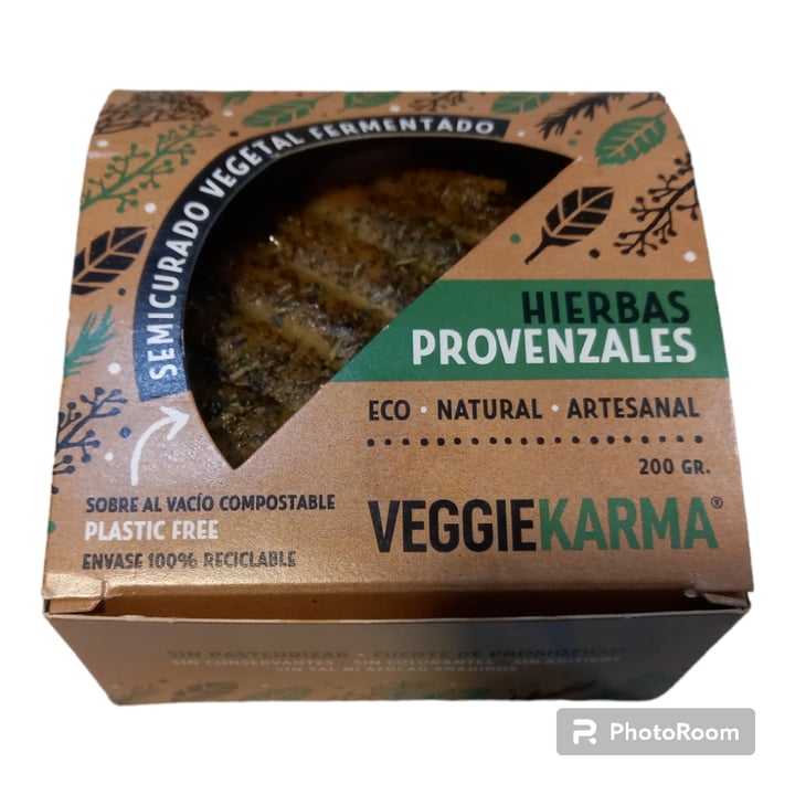 photo of Veggie Karma Queso Semicurado con Hierbas Provenzales shared by @garmedan on  11 May 2024 - review
