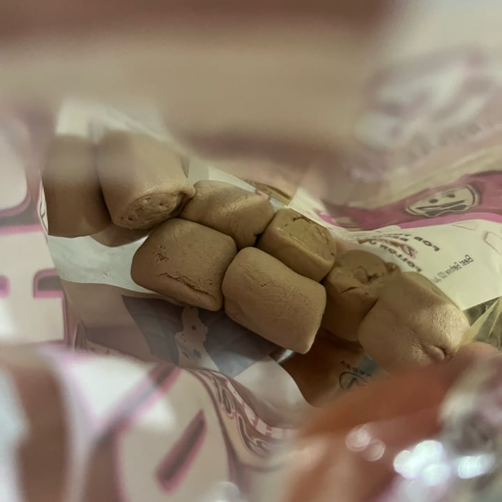 photo of Dandies chocolate flavoured vegan marshmallows shared by @soy-orbison on  11 May 2024 - review
