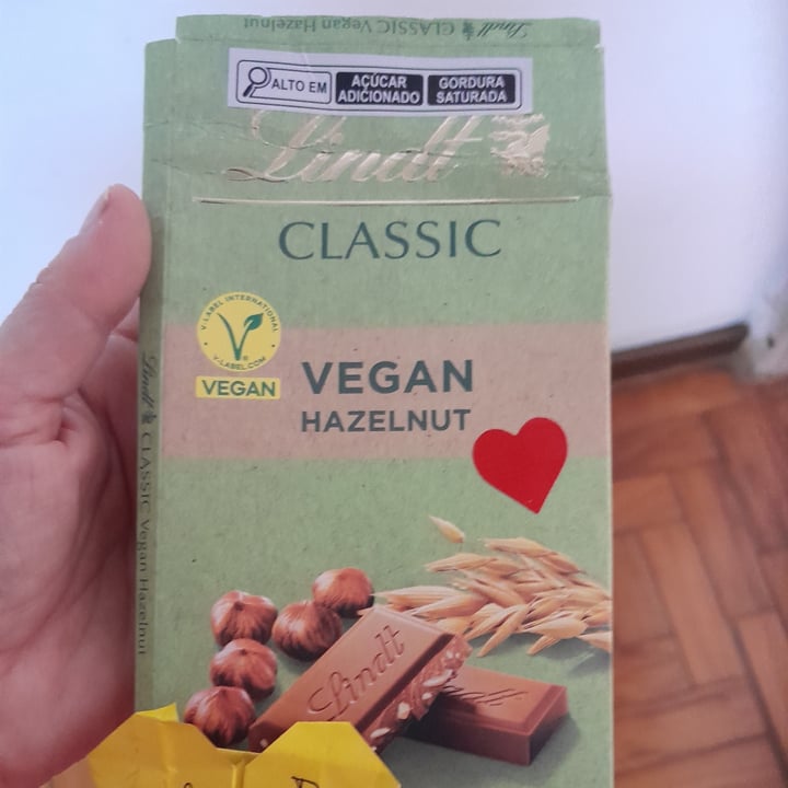 photo of Lindt chocolate Lindt vegan classic shared by @fecavaliere on  18 Jan 2025 - review