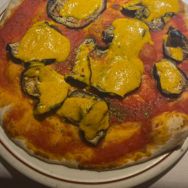 photo of Pizzeria Tosello Piacenza Pizza alle melanzane shared by @perlemammemucche on  11 Sep 2023 - review