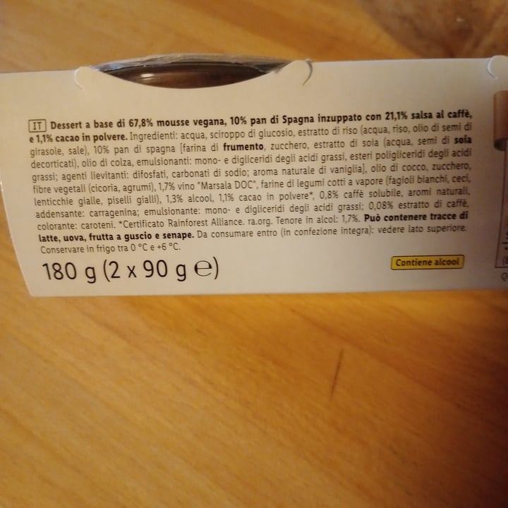 photo of Vemondo tiramisù vegano shared by @veganhug on  15 Mar 2025 - review