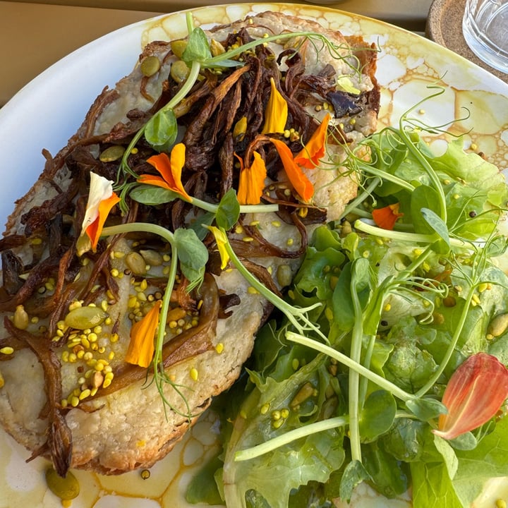 photo of Pequeno Café e Bistrô Mushroom Toast shared by @beccatx on  02 Aug 2024 - review