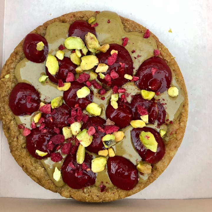 photo of Betular Pâtisserie Cookie de pistachos y frambuesa shared by @vegandann on  08 Mar 2024 - review