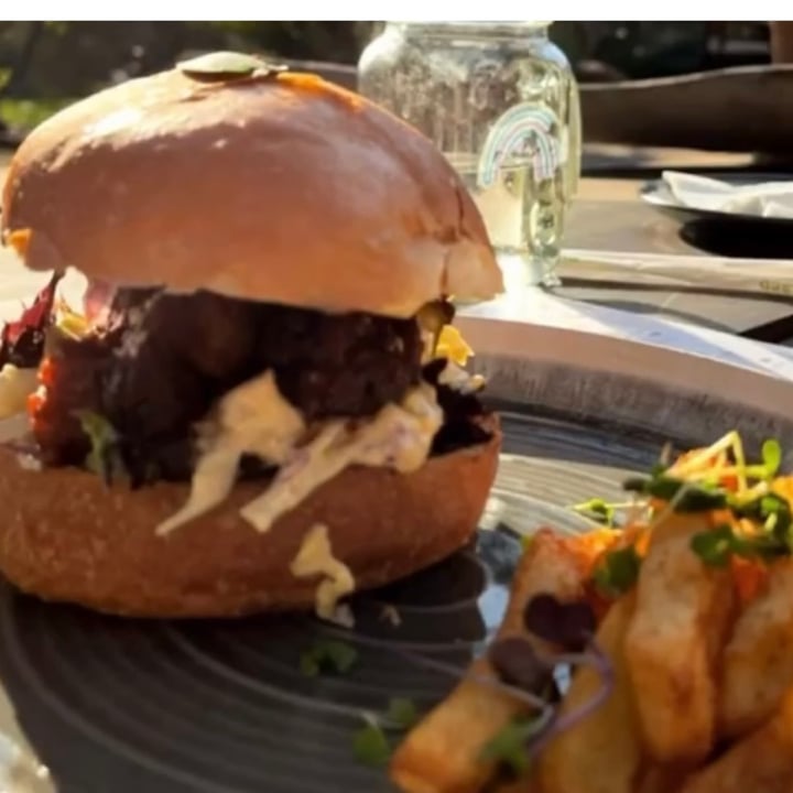 photo of The Vegan Chef Fourways gourmet rib burger shared by @globalvegan on  30 Sep 2023 - review