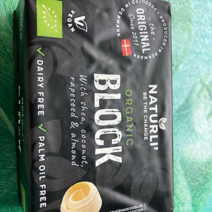 photo of Naturlí Vegan Block shared by @mictheotterspotter on  02 May 2024 - review