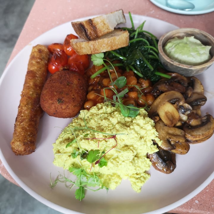 photo of LaGula By The Hungry Tapir LaGula Biiig Brekkie shared by @synthwave0470 on  21 Feb 2025 - review