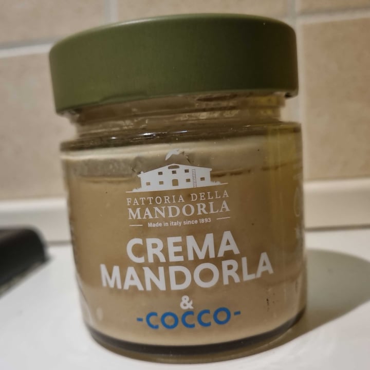 photo of La fattoria della mandorla crema mandorla & cocco shared by @darkessa on  08 May 2024 - review
