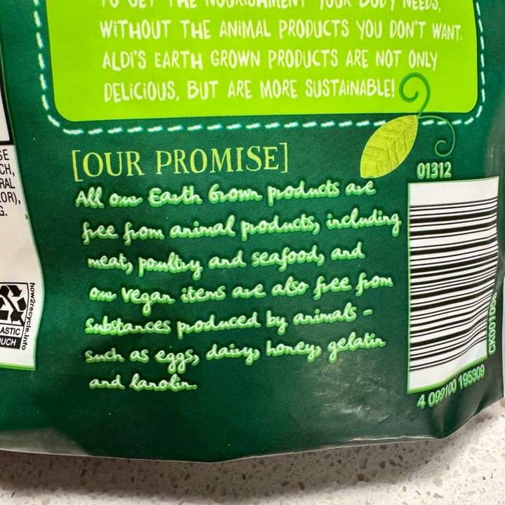 photo of Earth Grown Shredded dairy free mozzarella cheese alternative shared by @berryveganplanet on  30 Sep 2023 - review