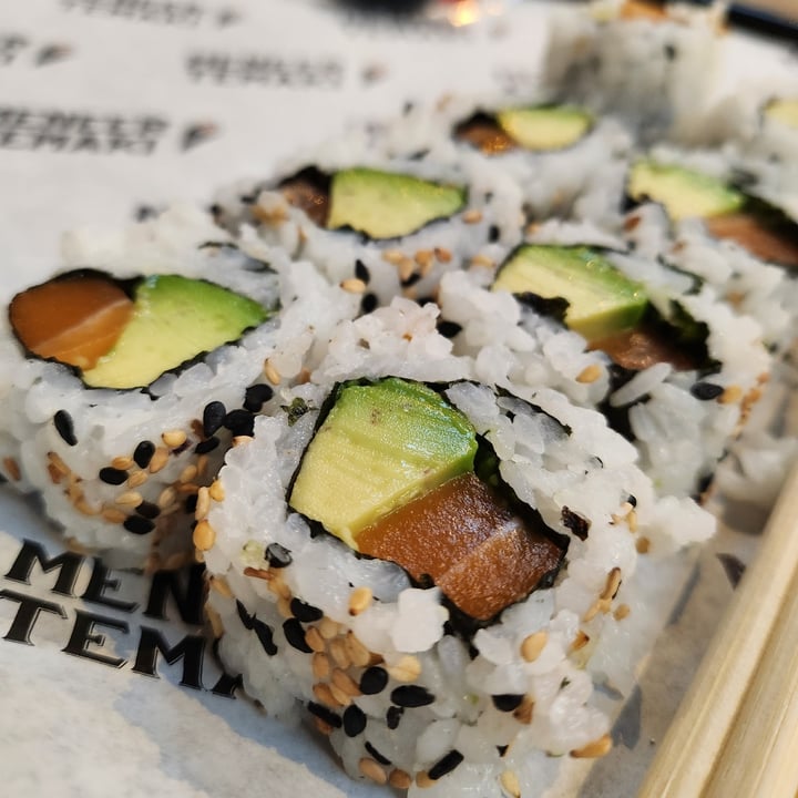 photo of Meneer Temaki Vegan salmon roll and spicy vegan roll shared by @mayagiglio on  17 Dec 2023 - review