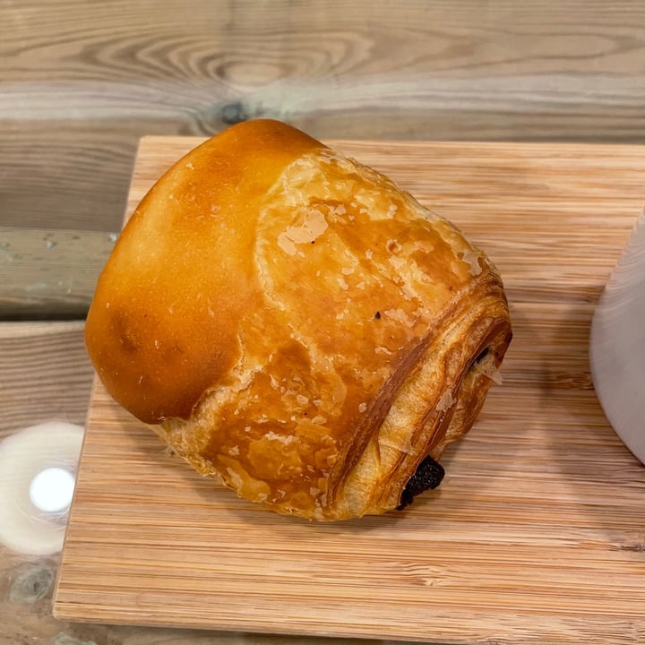 photo of MIR Concept Coffee Store ️ Place Jourdan (Etterbeek) 1040 Brussels Pain Au Chocolat Vegan shared by @clearlynotclaire on  11 Feb 2025 - review